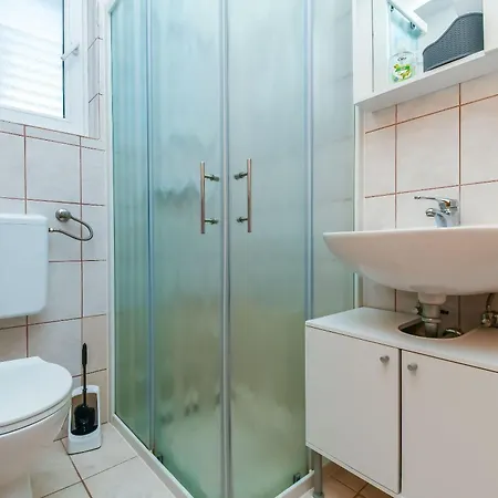 アパート Mara トロギール